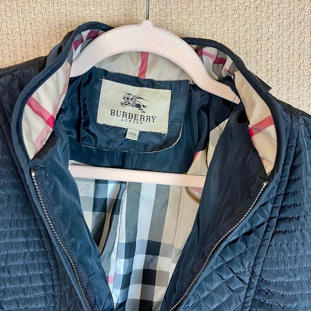 Burberry Black Quilted Coat w/o belt - Picture 6 of 16